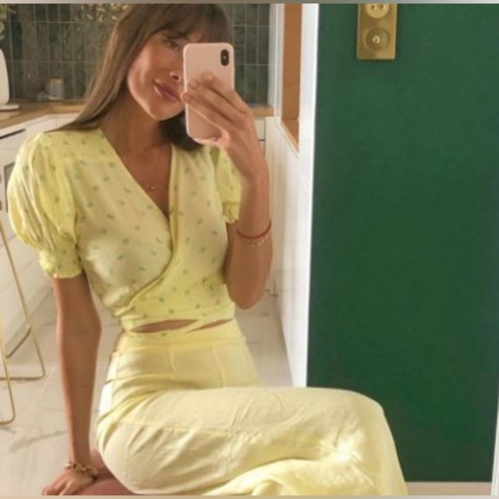 FAITHFULL THE BRAND La Colle Crop Wrap Top in Bisset Lemon Yellow Floral Size 4